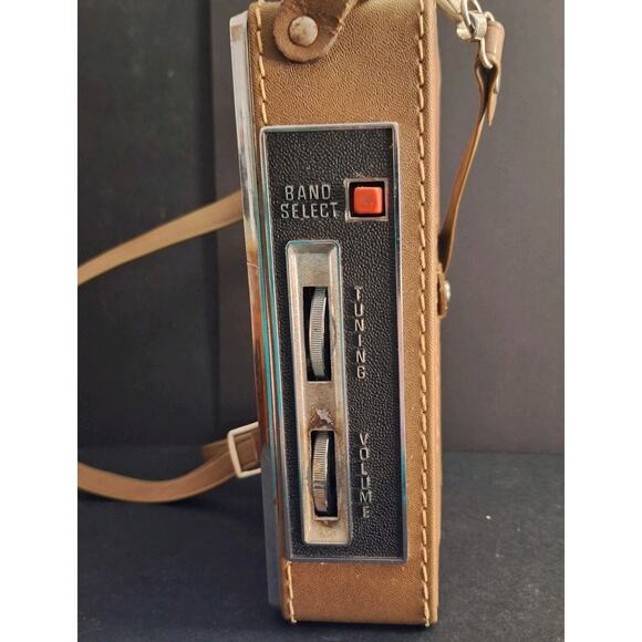 Vtg GE General Electric Portable Radio NICE AM/FM Transistor P-975F Works - Picture 2 of 8